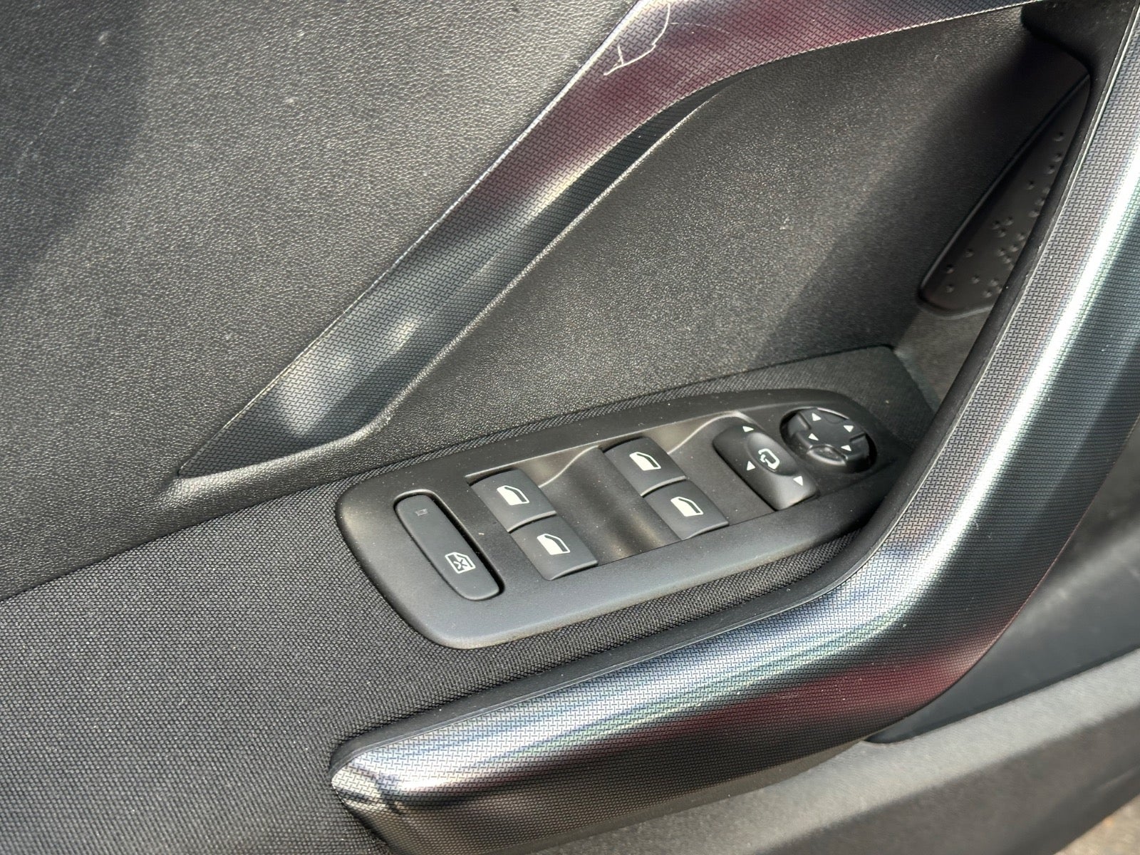 Billede af Peugeot 2008 1,6 BlueHDi 100 Desire Sky