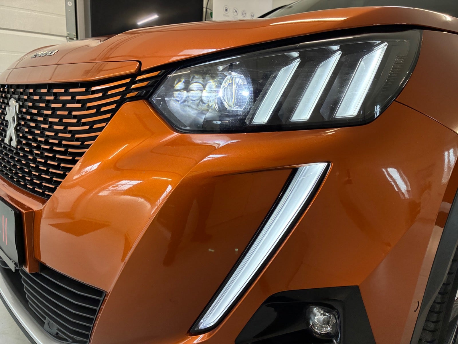 Billede af Peugeot e-2008 50 GT Sky