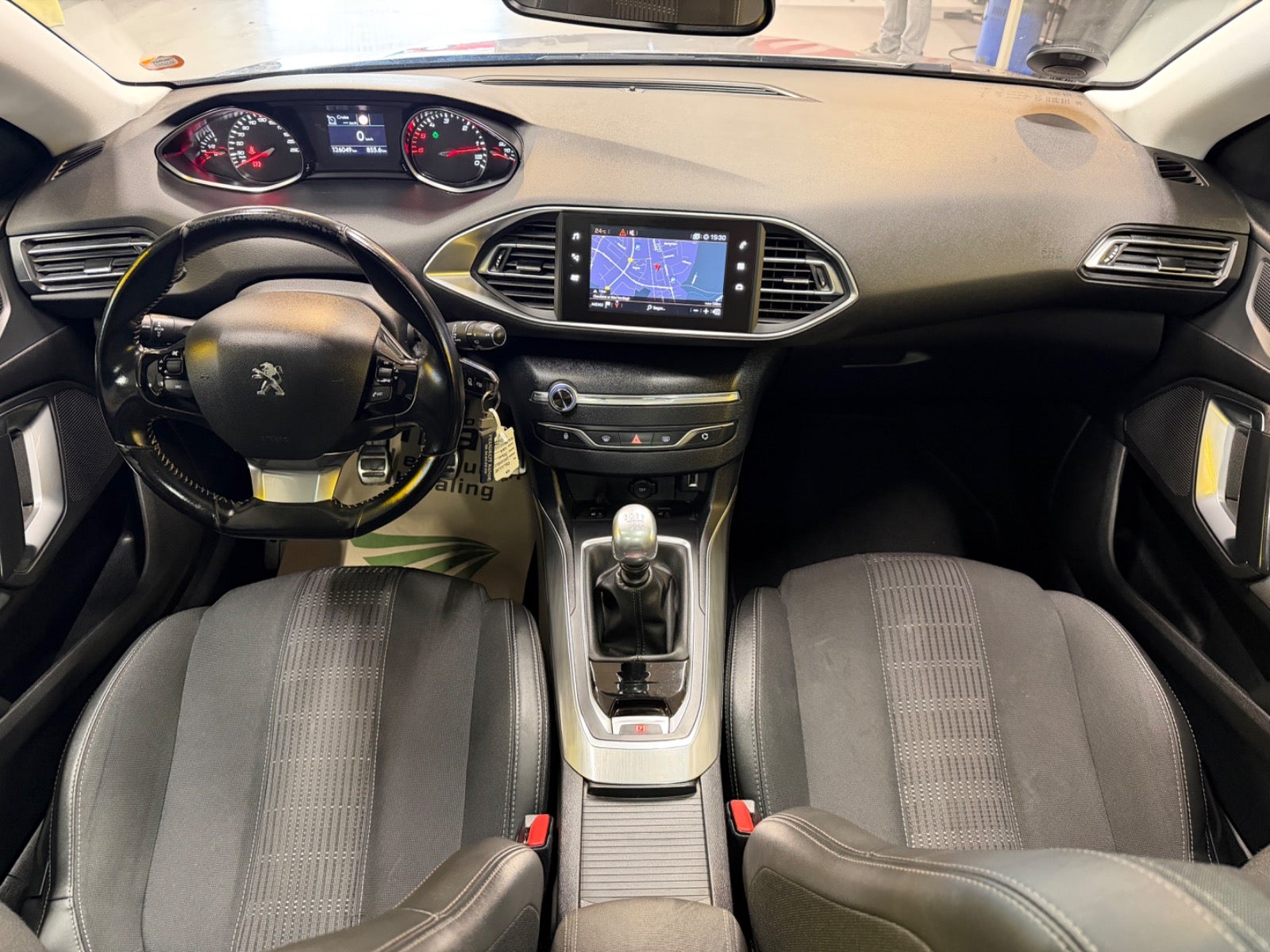 Billede af Peugeot 308 1,6 BlueHDi 120 Allure Sky