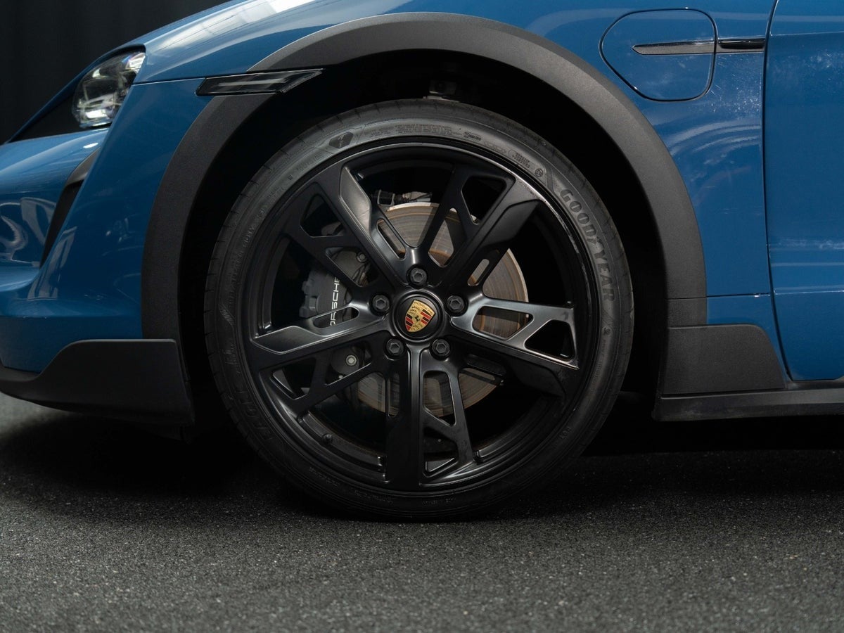 Gallery image 6 of 18