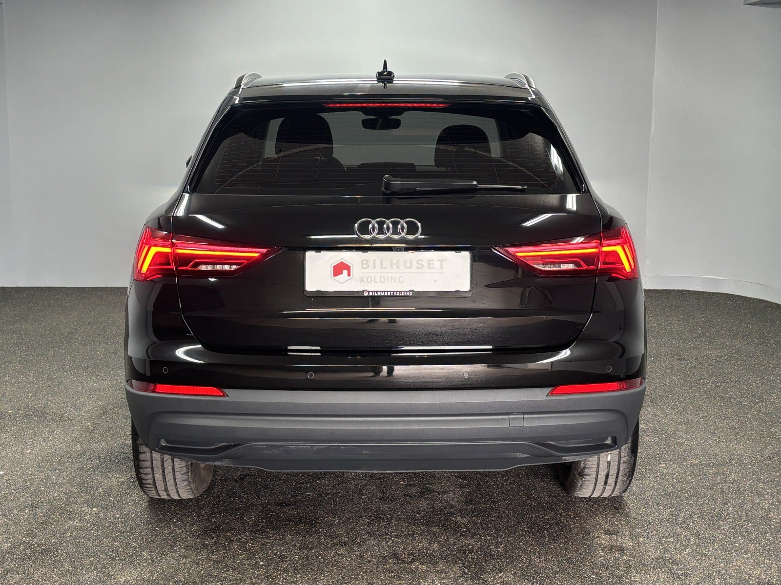Billede af Audi Q3 45 TFSi e Attitude plus S-tr.