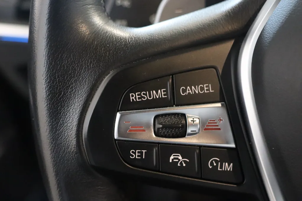 BMW 330e Touring Sport Line aut.