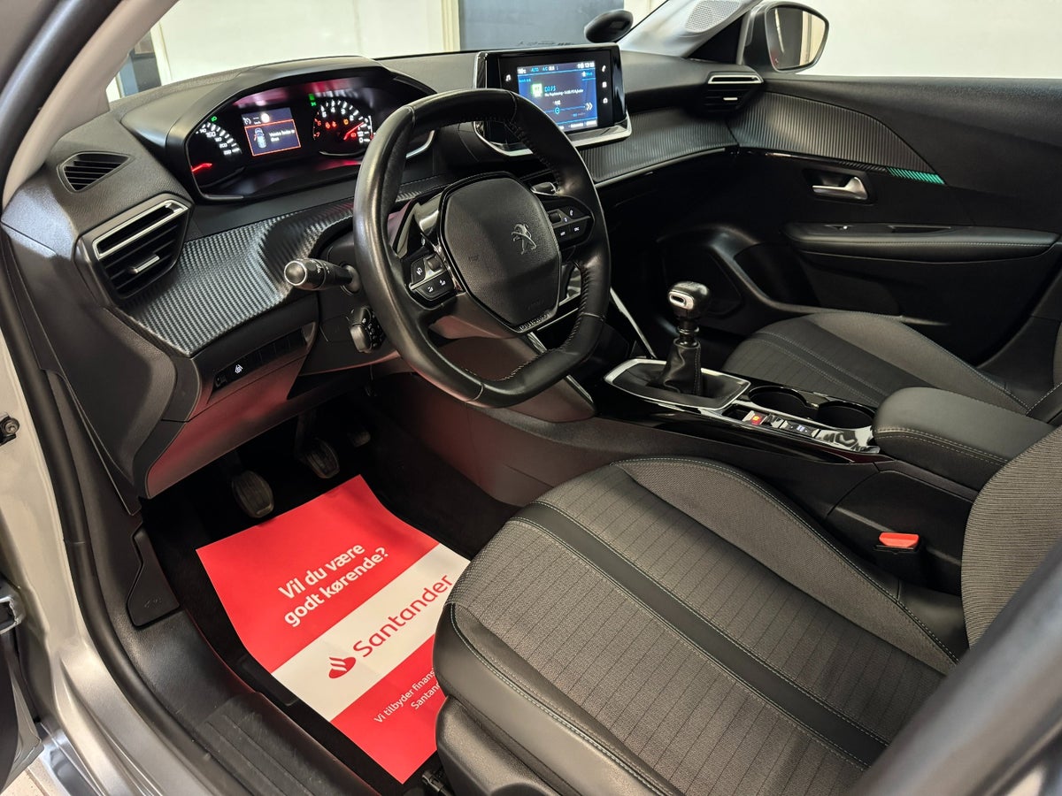 Peugeot 208 PureTech 100 Evolution Peugeot 208 PureTech 100 Evolution