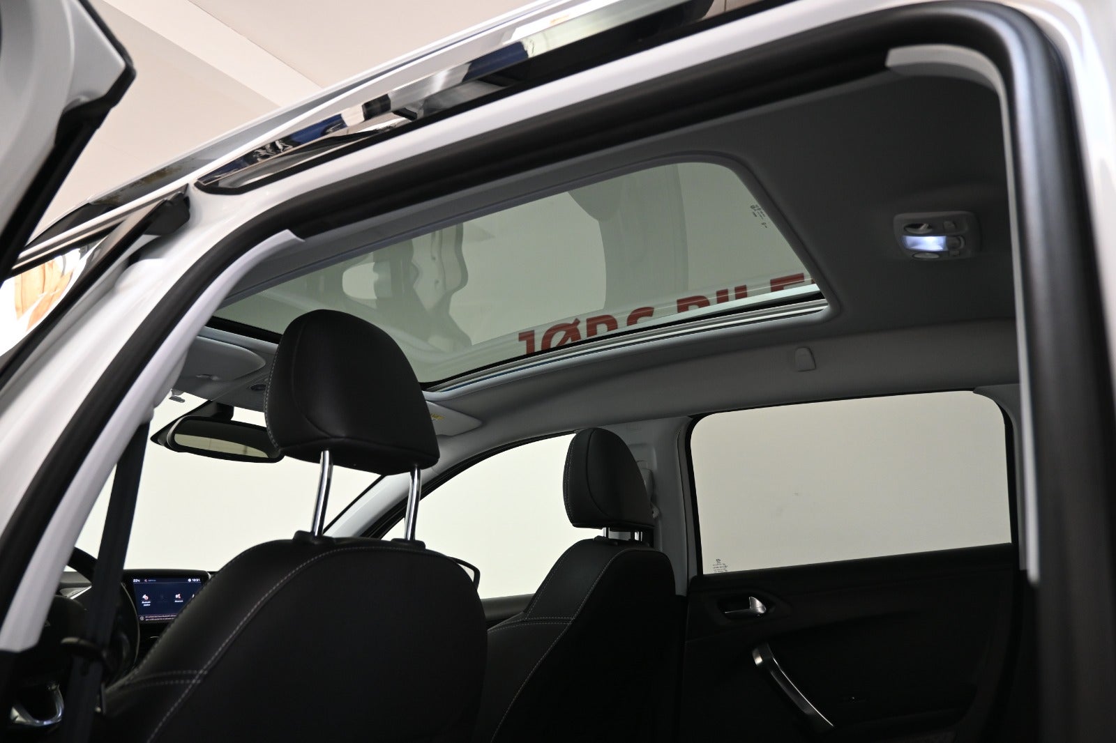 Peugeot 2008 e-THP 110 Desire Sky