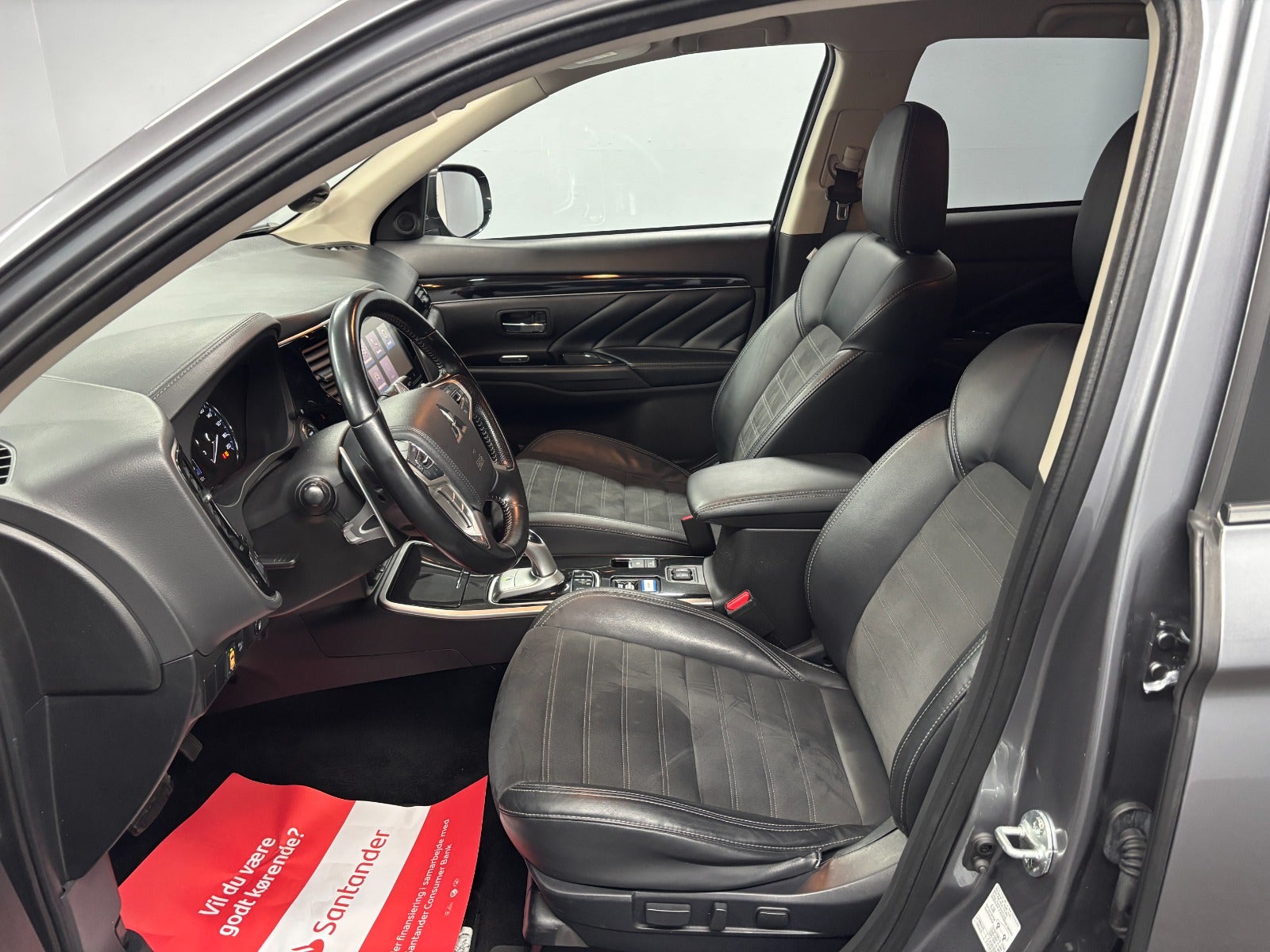 Billede af Mitsubishi Outlander 2,4 PHEV Invite CVT 4WD