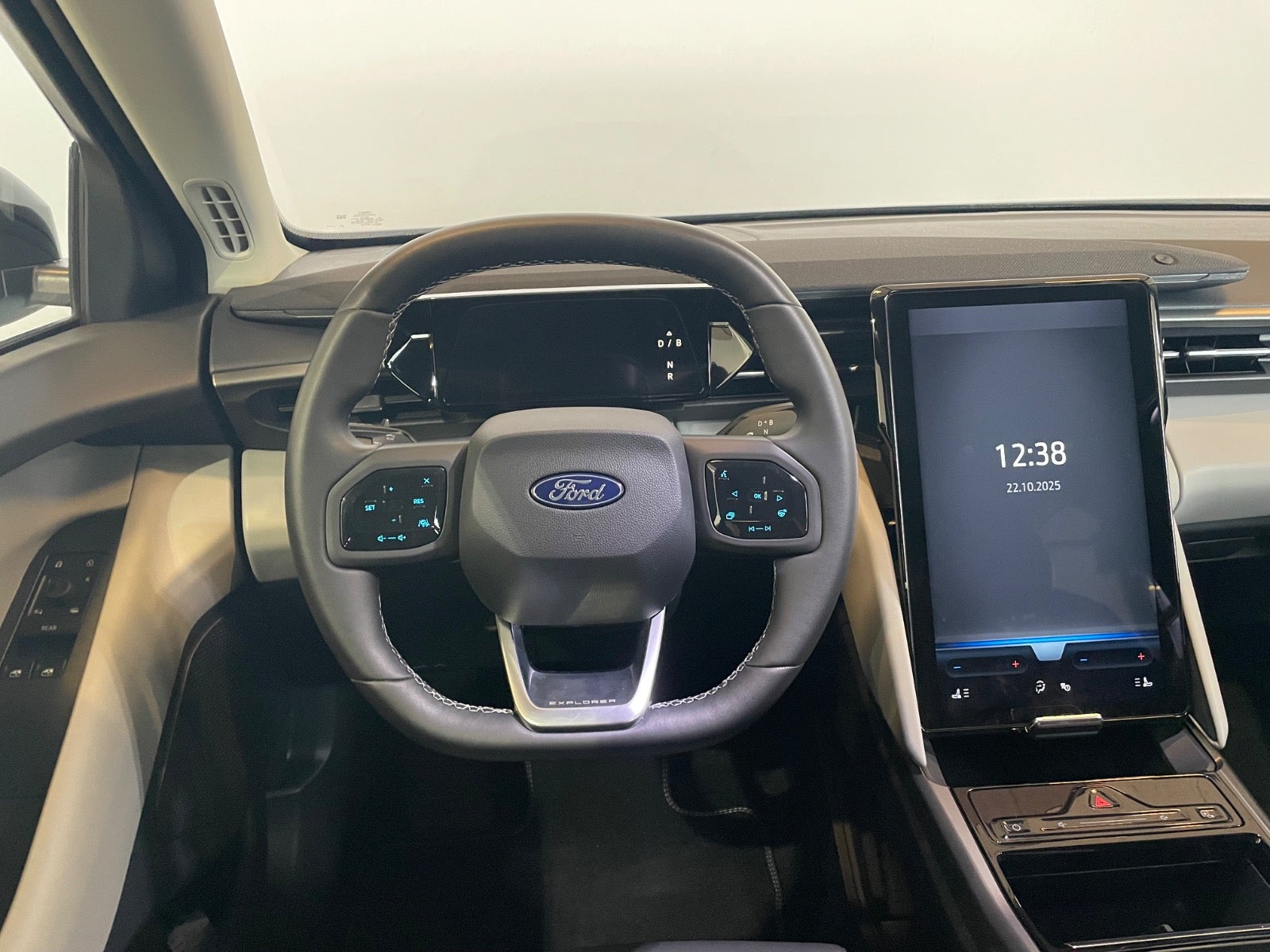 Ford Explorer Select Extended Range AWD