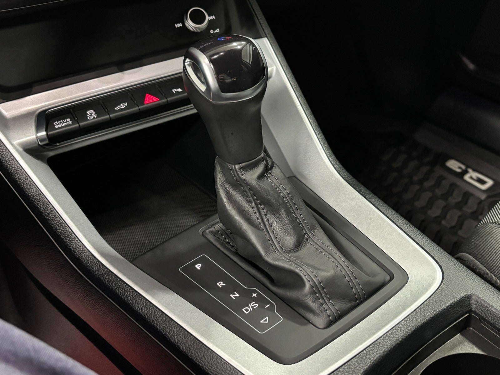 Billede af Audi Q3 45 TFSi e Attitude plus S-tr.