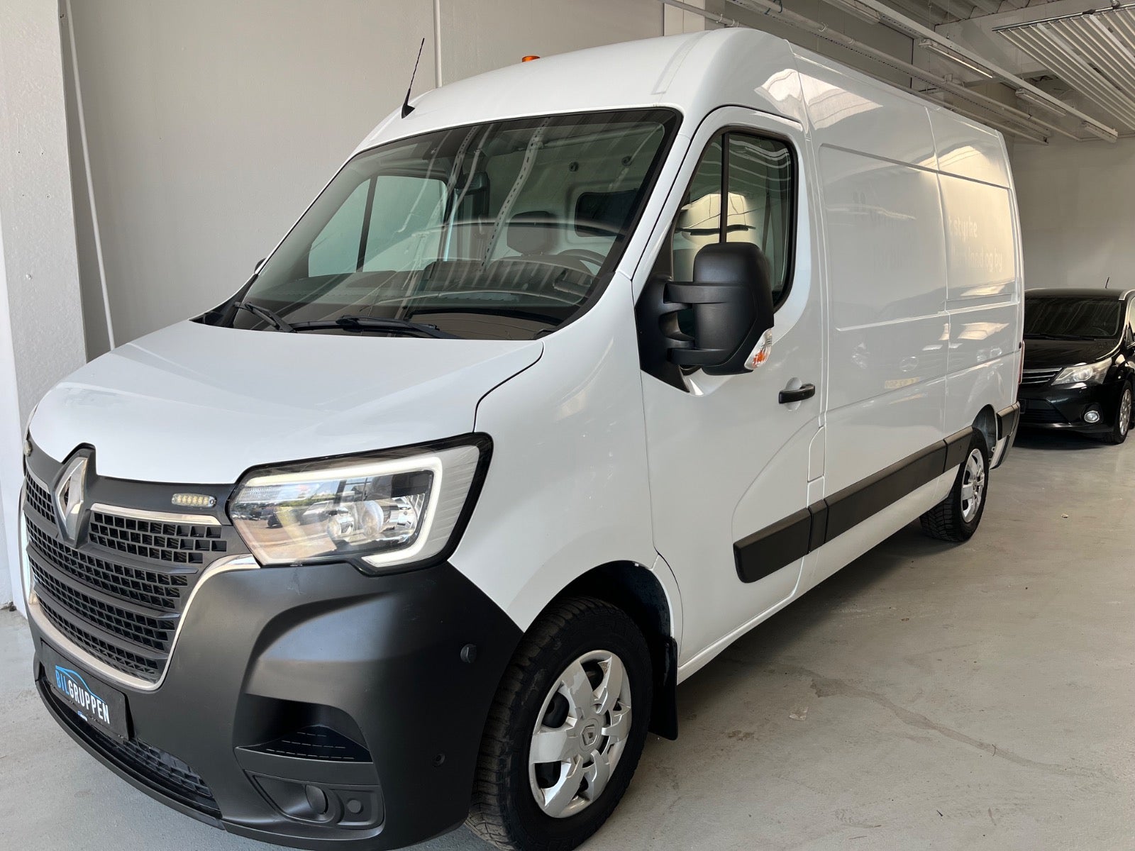 Renault Master IV T33 2,3 dCi 150 L2H2 Kassevogn