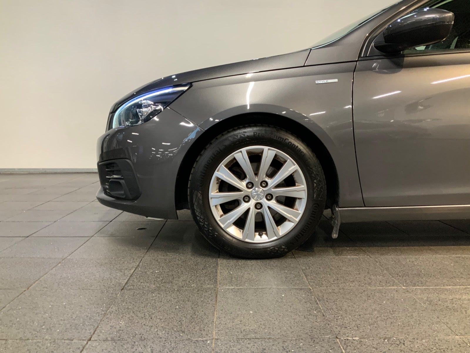 Peugeot 308 (3/8)