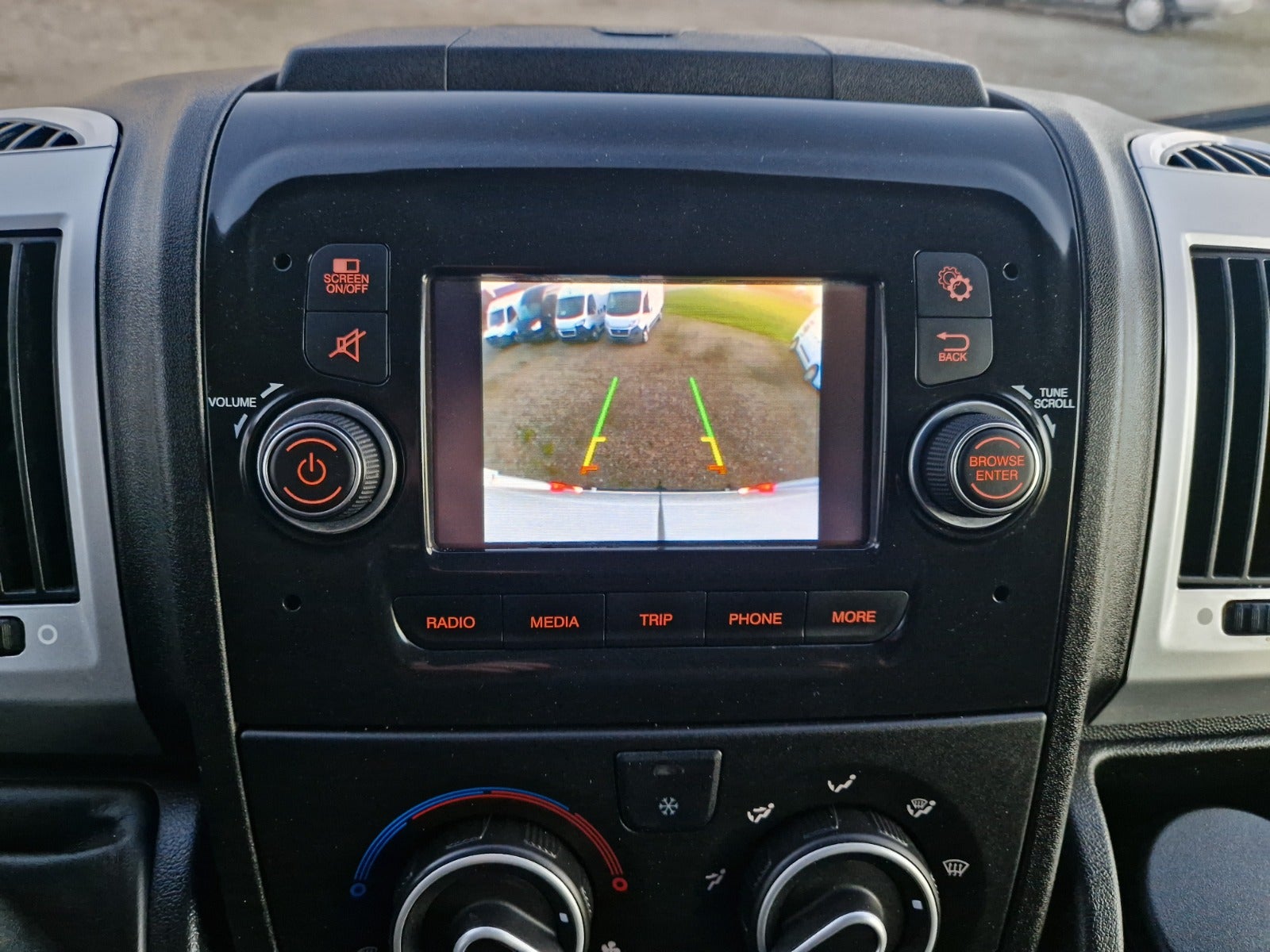 Billede af Peugeot Boxer 333 2,2 BlueHDi 140 L3H2 Premium