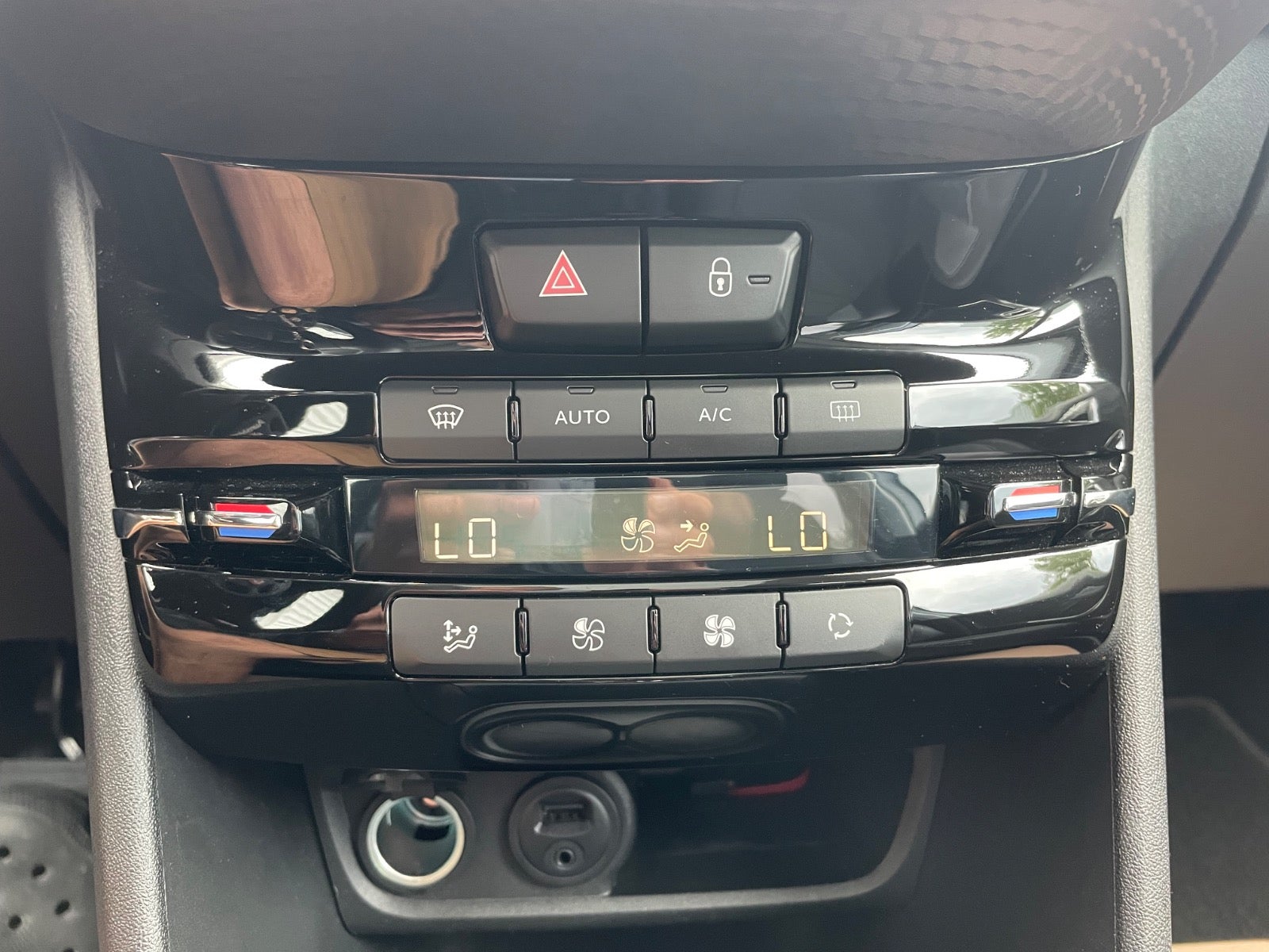 Billede af Peugeot 2008 1,2 e-THP 110 Allure Sky EAT6