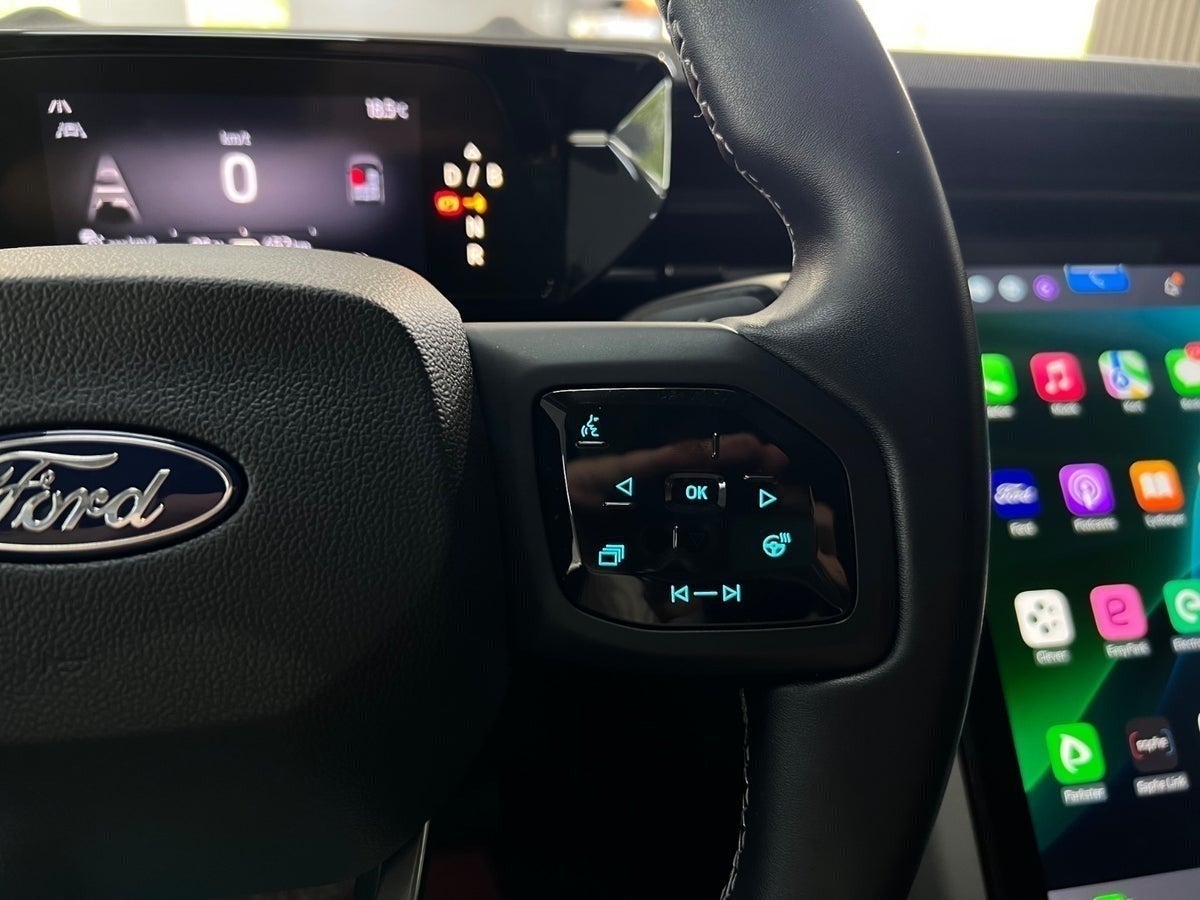 Ford Explorer Select Extended Range AWD