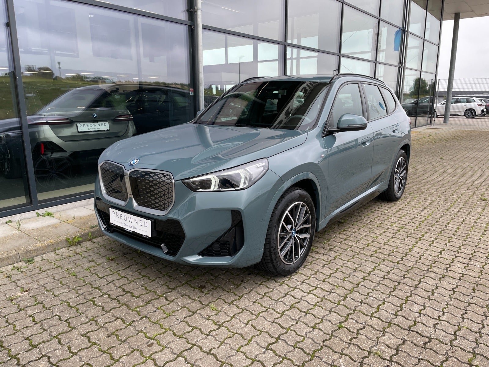 BMW iX1 eDrive20 M-Sport Premium 5d - 1