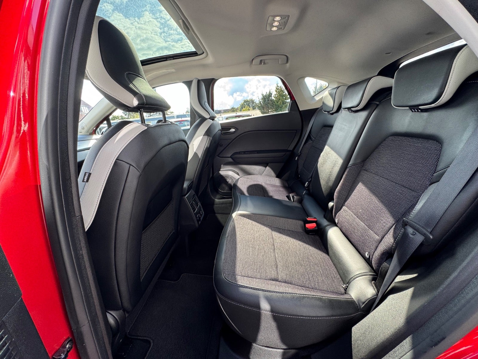 Billede af Renault Captur 1,6 E-Tech Intens