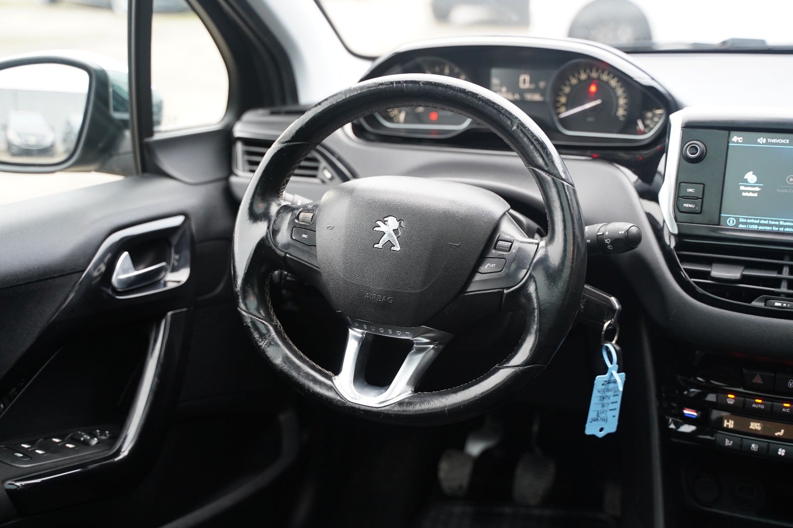 Billede af Peugeot 208 1,6 BlueHDi 100 Allure Sky