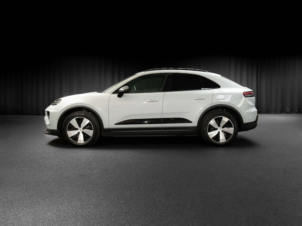 Gallery image 3 of 18