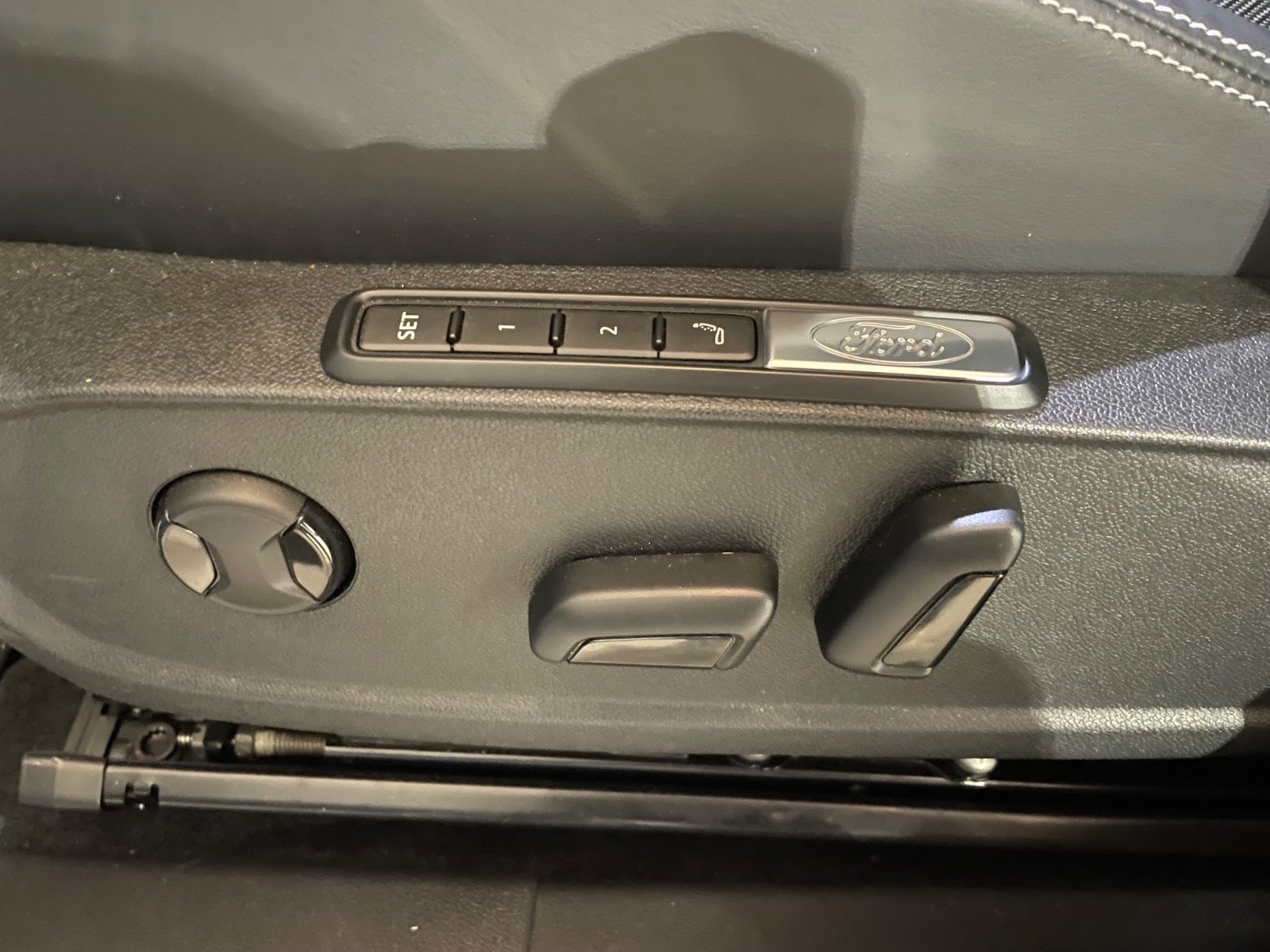 Ford Explorer Select Extended Range