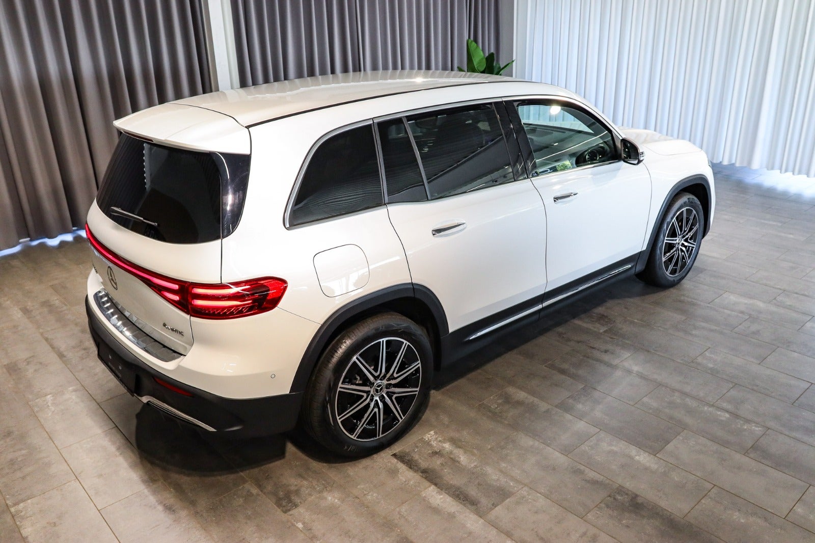 Billede af Mercedes EQB300  AMG Premium 4Matic
