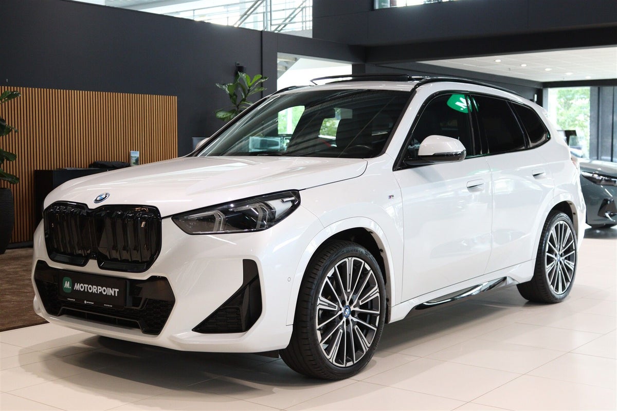 BMW iX1 xDrive30 Fully Charged M-Sport billede 1