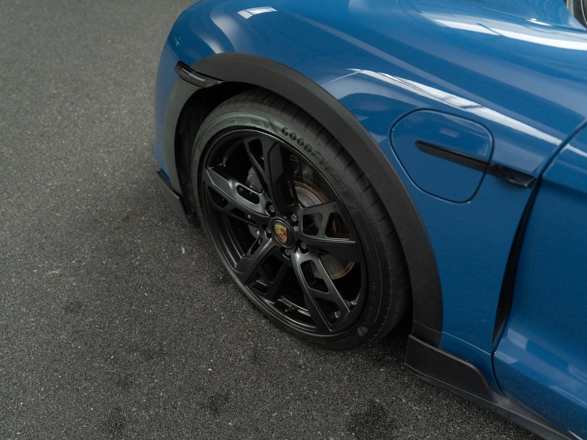 Gallery image 7 of 18