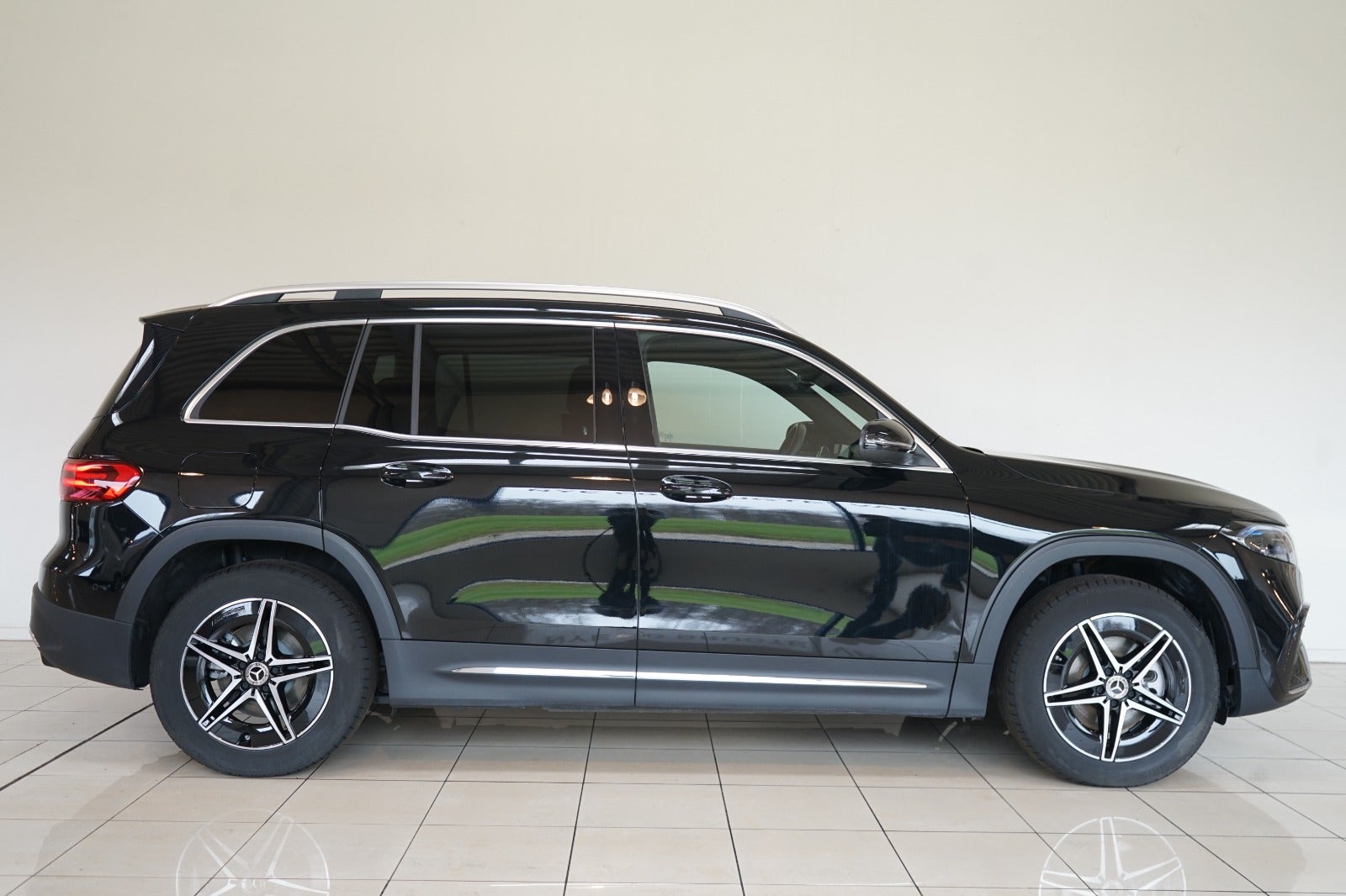 Mercedes EQB250+