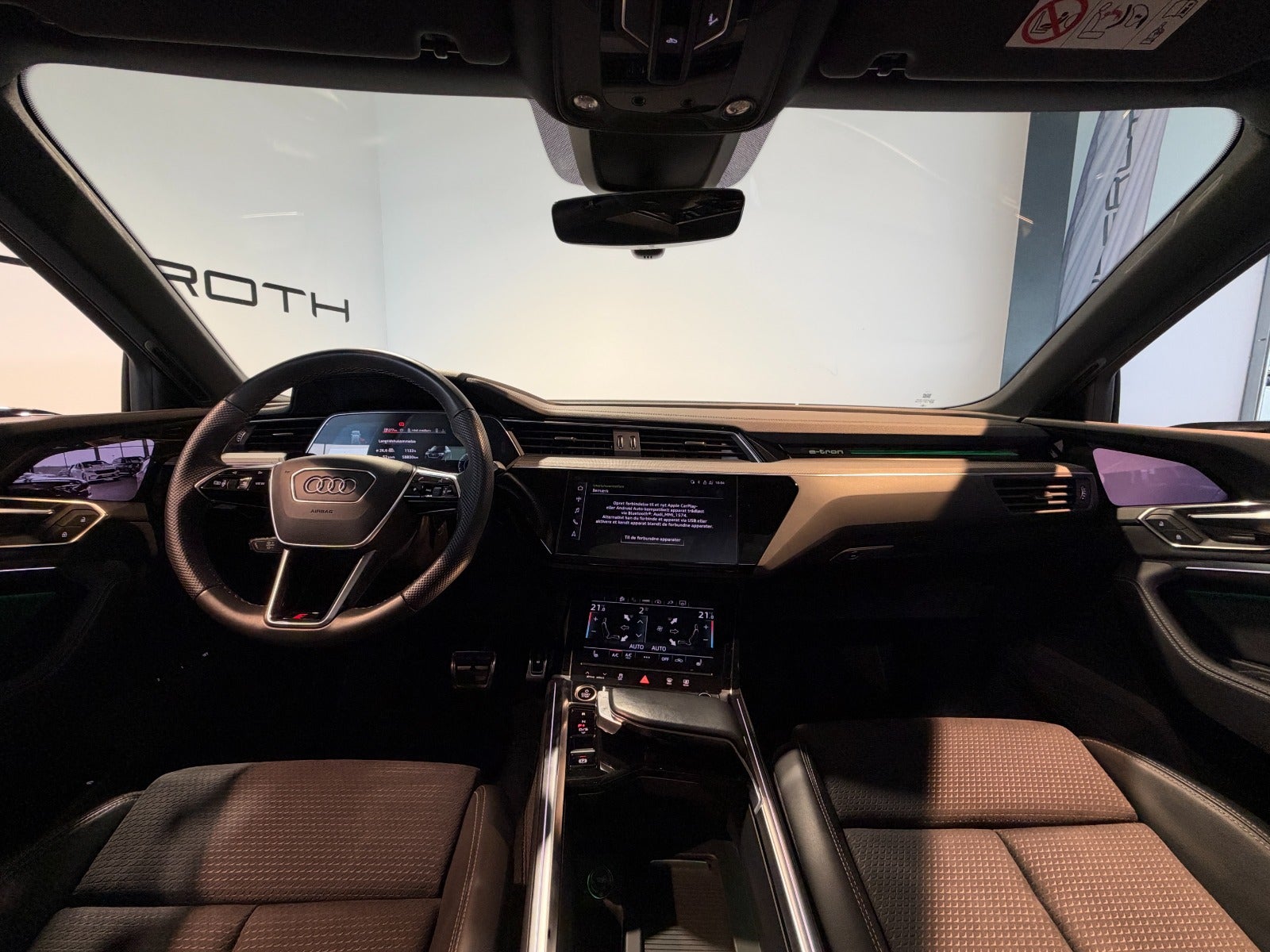 Audi Q8 e-tron 55 S-line Sportback quattro 5d - 5