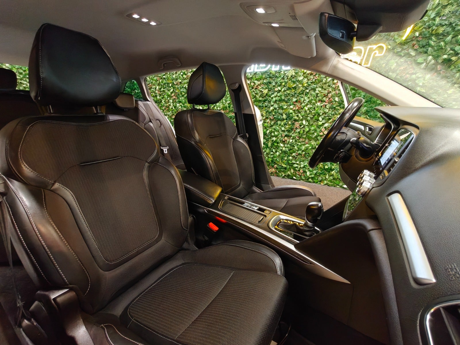 Billede af Renault Megane IV 1,6 E-Tech Zen Sport Tourer