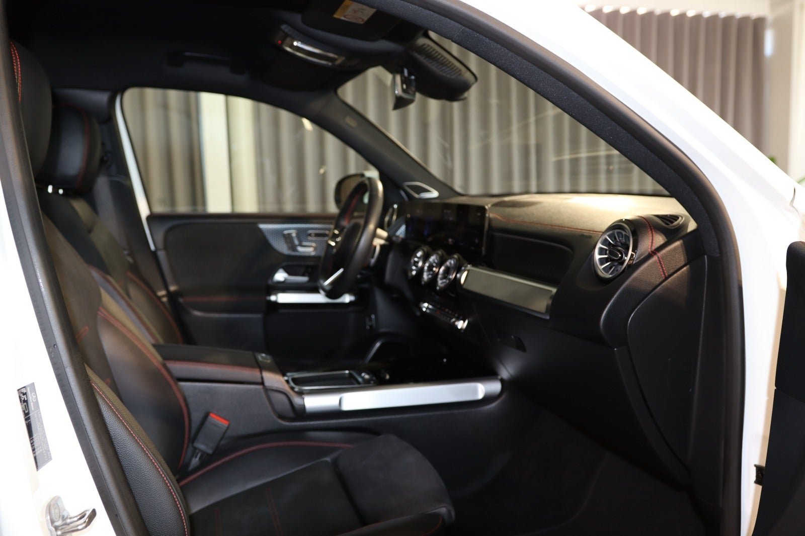 Billede af Mercedes EQB300  AMG Premium 4Matic