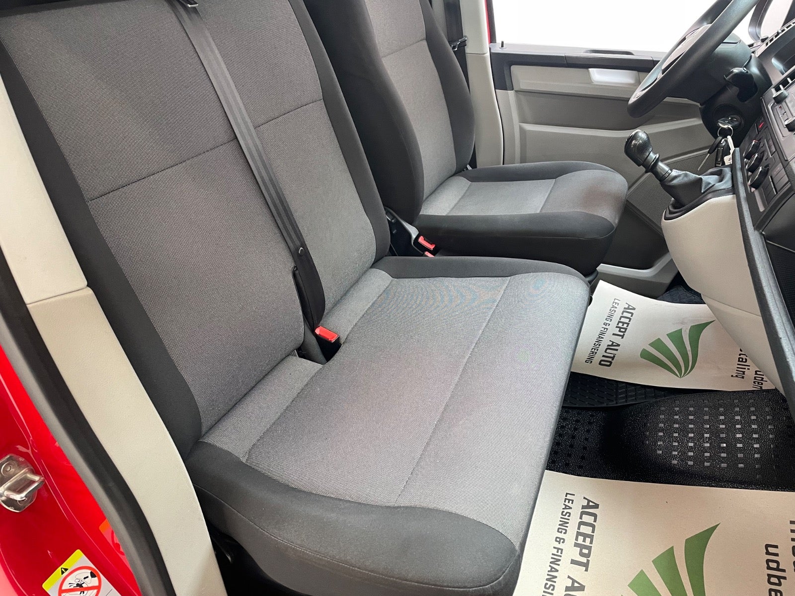 Billede af VW Transporter 2,0 TDi 102 Kassevogn kort