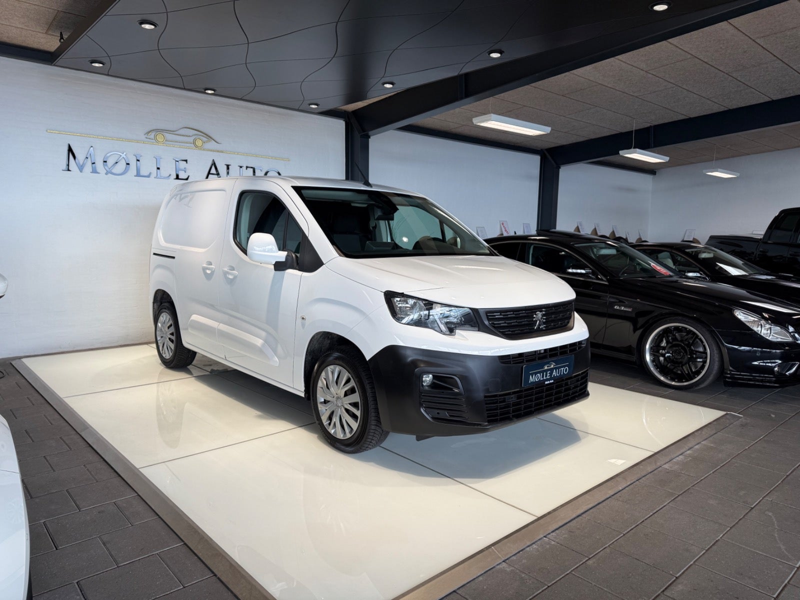 Billede af Peugeot Partner 1,5 BlueHDi 130 L1V1 Plus EAT8 Van