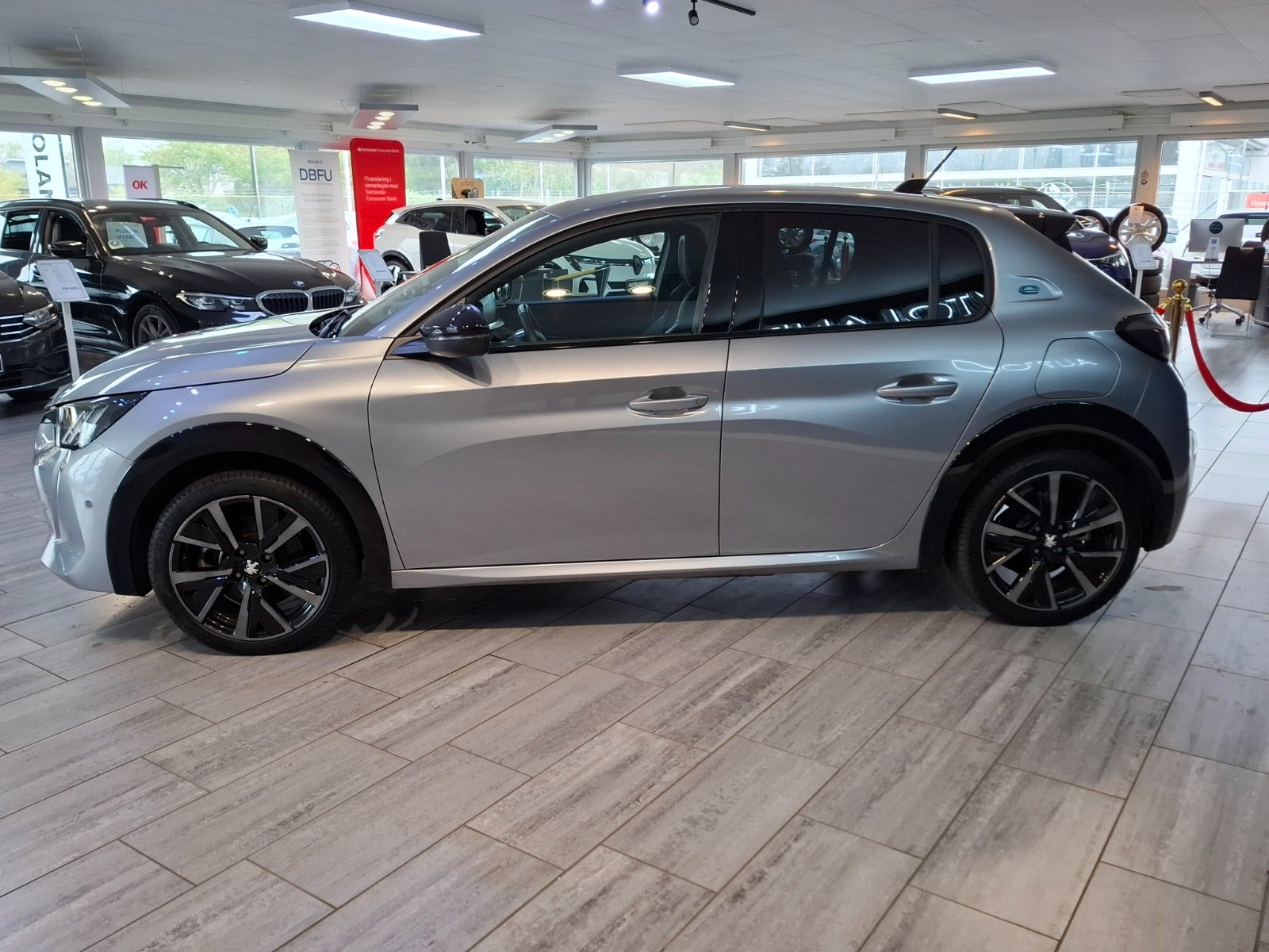 Peugeot e-208 GT