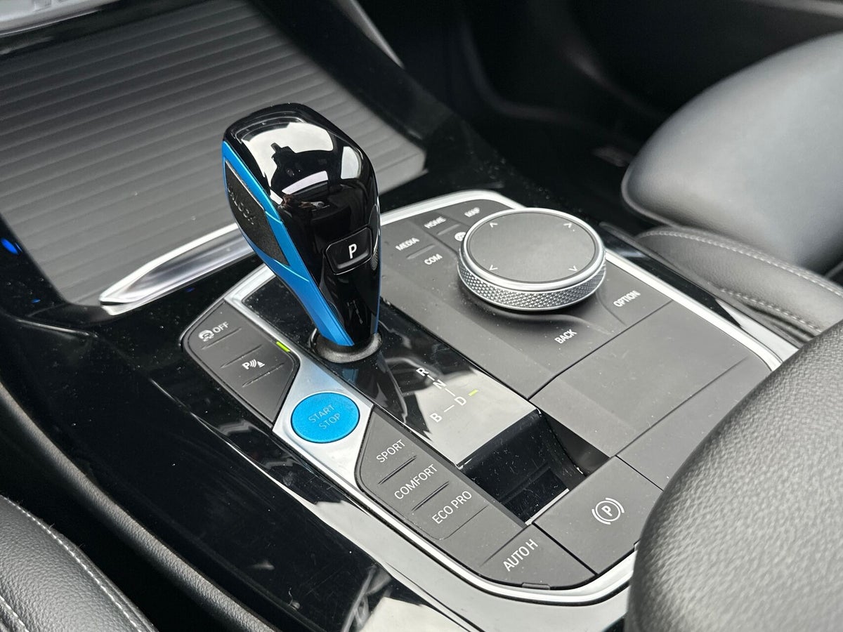 BMW iX3 Charged M-Sport billede 16