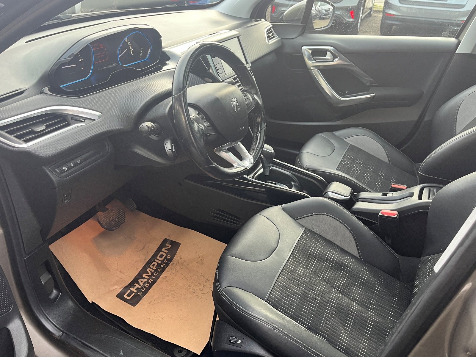 Billede af Peugeot 2008 1,2 e-THP 110 Allure Sky EAT6