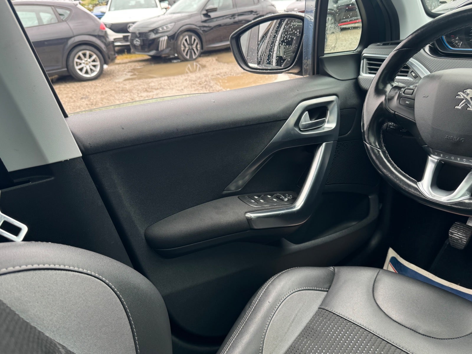 Billede af Peugeot 2008 1,6 BlueHDi 100 Allure Sky