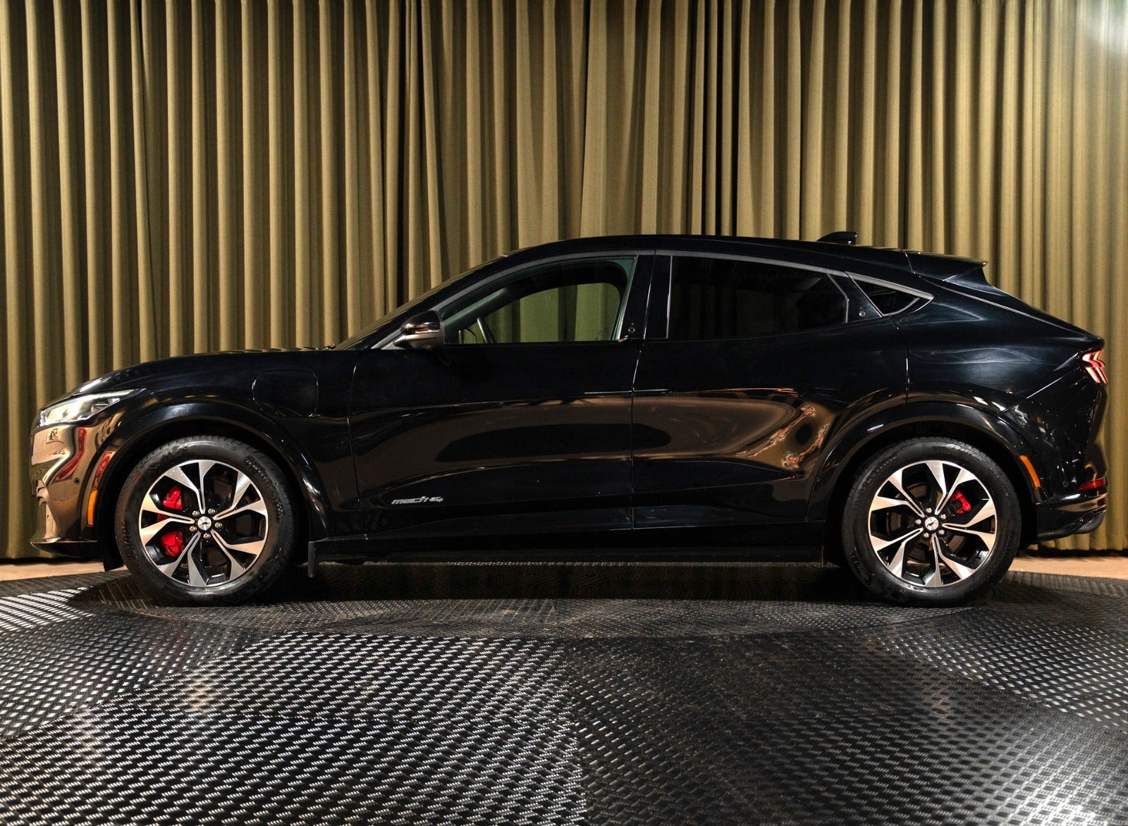 Billede af Ford Mustang Mach-E 70 Premium Standard Range AWD