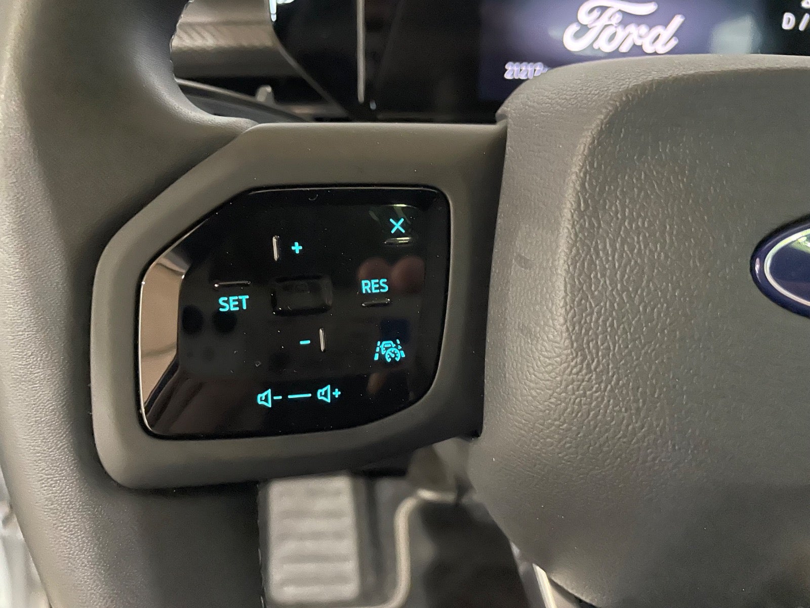 Ford Explorer Premium Extended Range