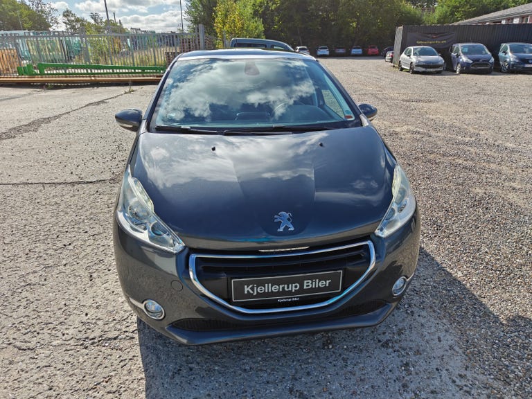Peugeot 208 VTi Allure Sky