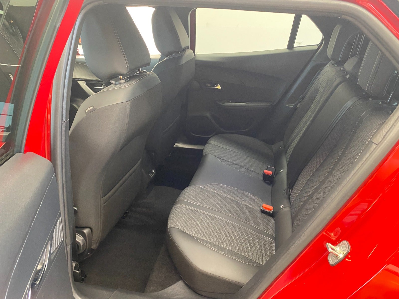 Billede af Peugeot e-2008 54 Allure