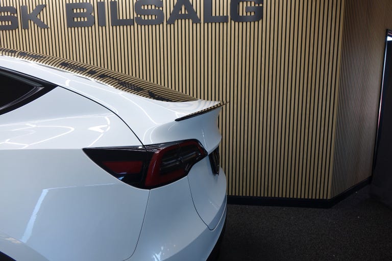 Tesla Model Y Long Range AWD