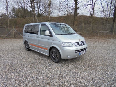 VW Multivan 2,5 TDi 174 Highline Tiptr. 10prs, Diesel, aut. Automatgear, årg. 2004, km 397000, Sølvm