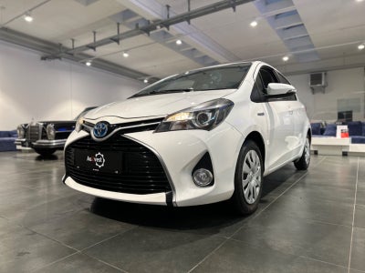 Toyota Yaris 1,5 Hybrid H2 e-CVT Benzin aut. Automatgear modelår 2015 km 95000 Hvidmetal nysynet kli