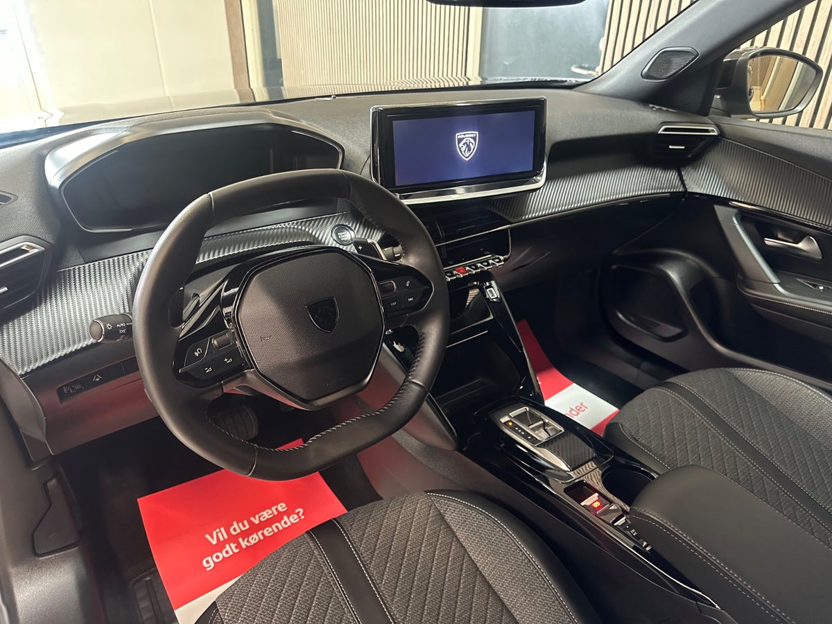 Peugeot 2008 PureTech 130 First Selection EAT8