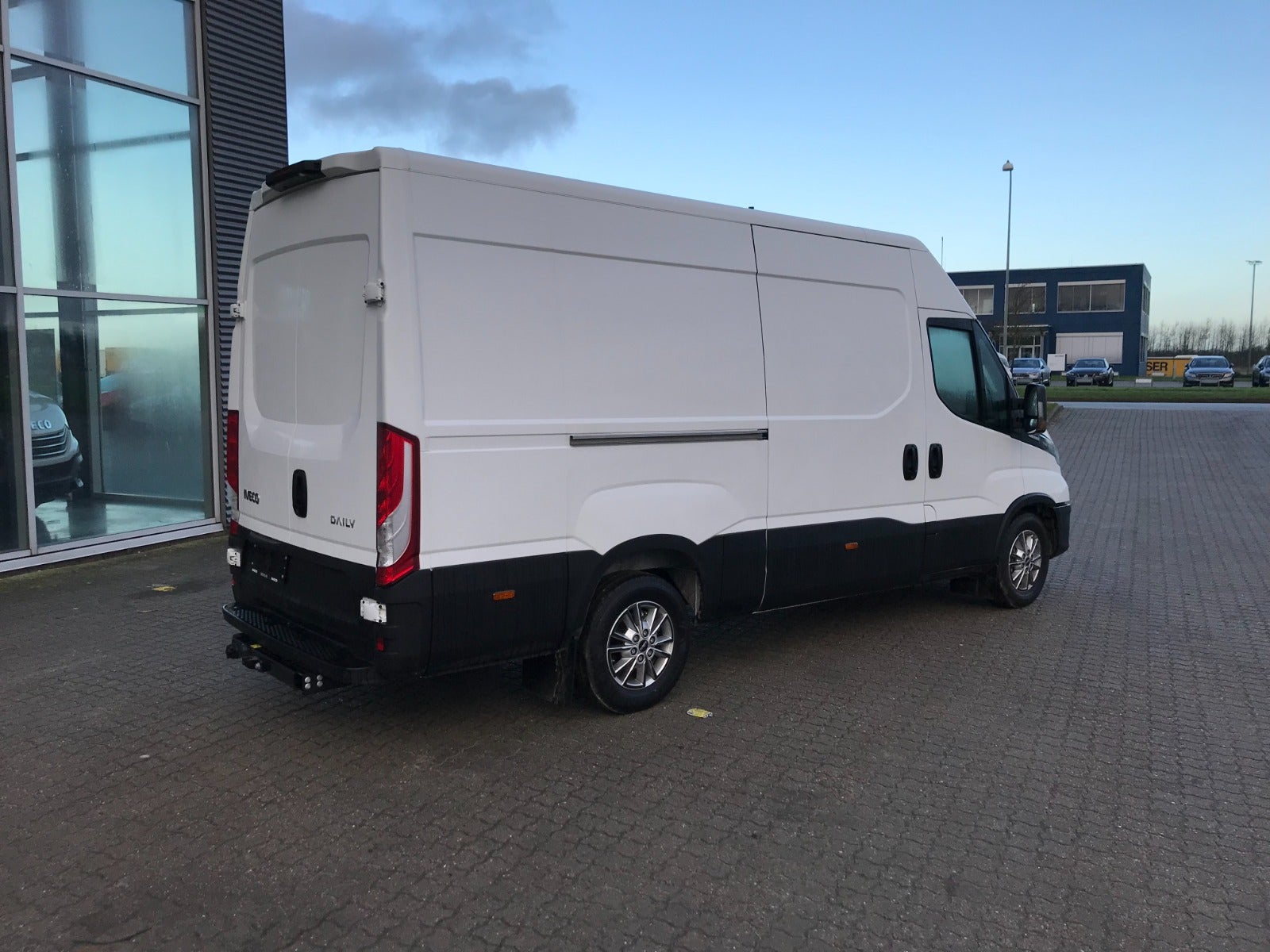 Billede af Iveco Daily 3,0 35S18 12m³ Van AG8