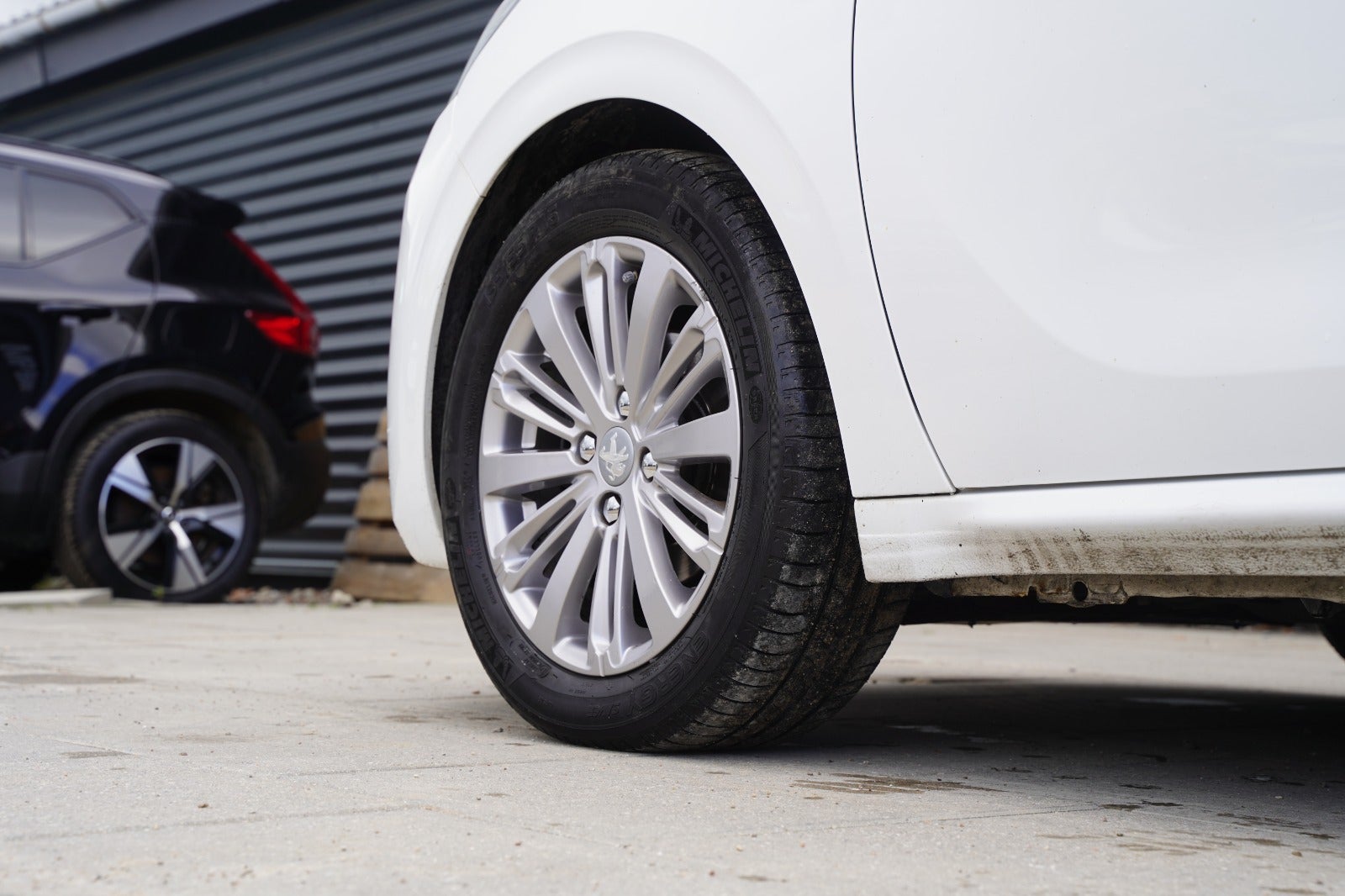 Billede af Peugeot 208 1,6 BlueHDi 100 Allure Sky