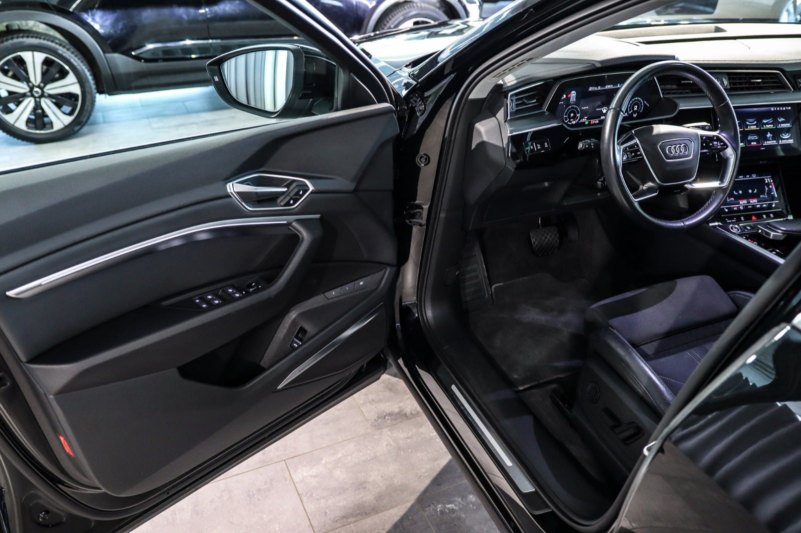 Billede af Audi Q8 e-tron 55 Advanced quattro