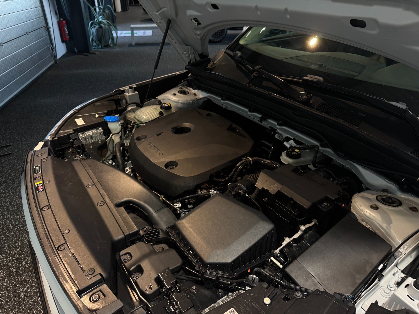 Volvo XC40 2,0 T4 190 Inscription aut. 5d - 12