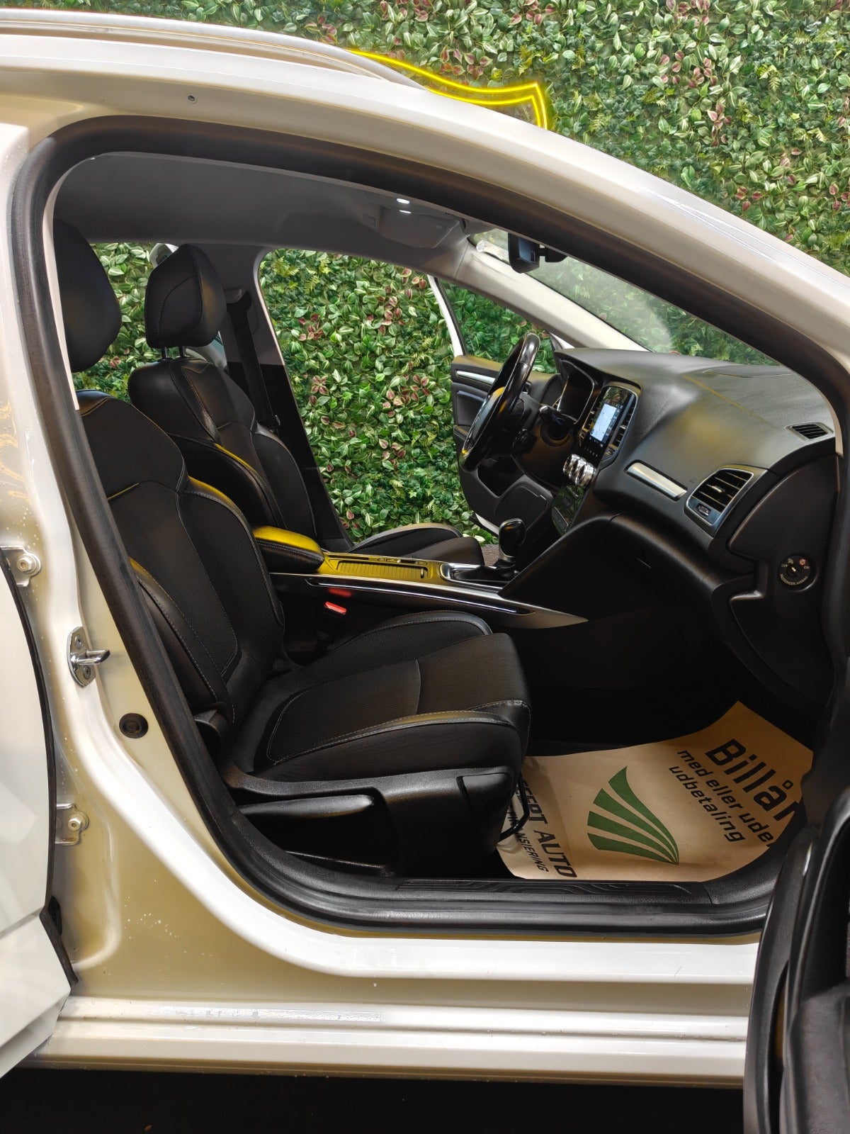 Billede af Renault Megane IV 1,6 E-Tech Zen Sport Tourer