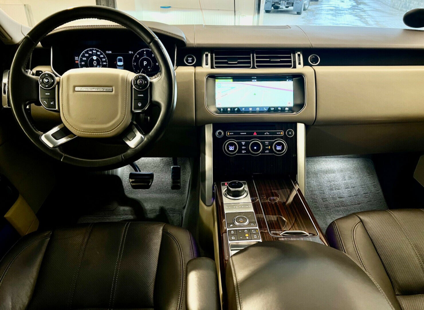 Land Rover – Range Rover