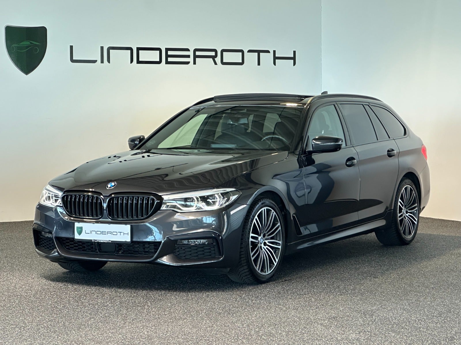 BMW 530d 3,0 Touring M-Sport aut. 5d - 1