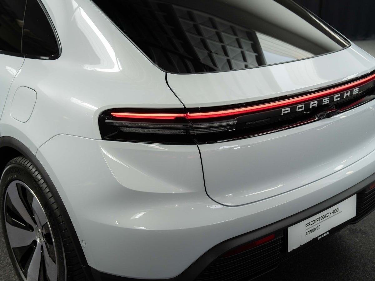 Gallery image 5 of 18